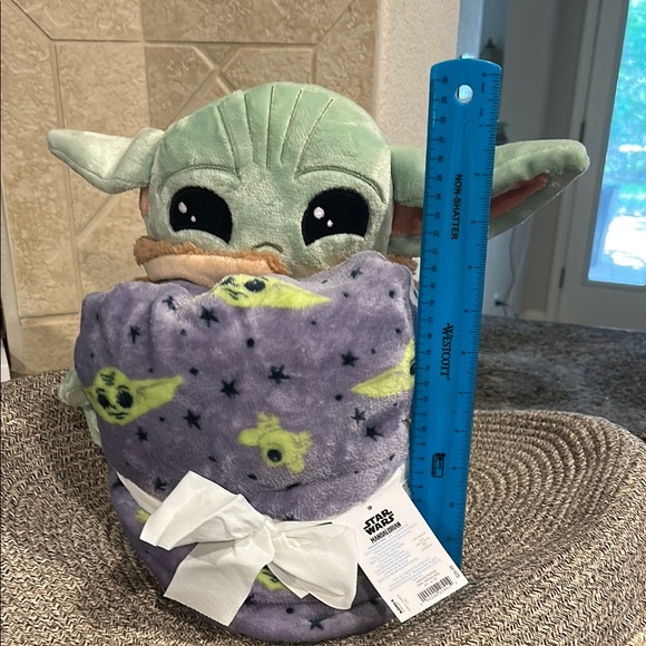 Star Wars Baby Yoda Plush NWT with Soft Purple  Blanket NEW - Picture 2 of 11